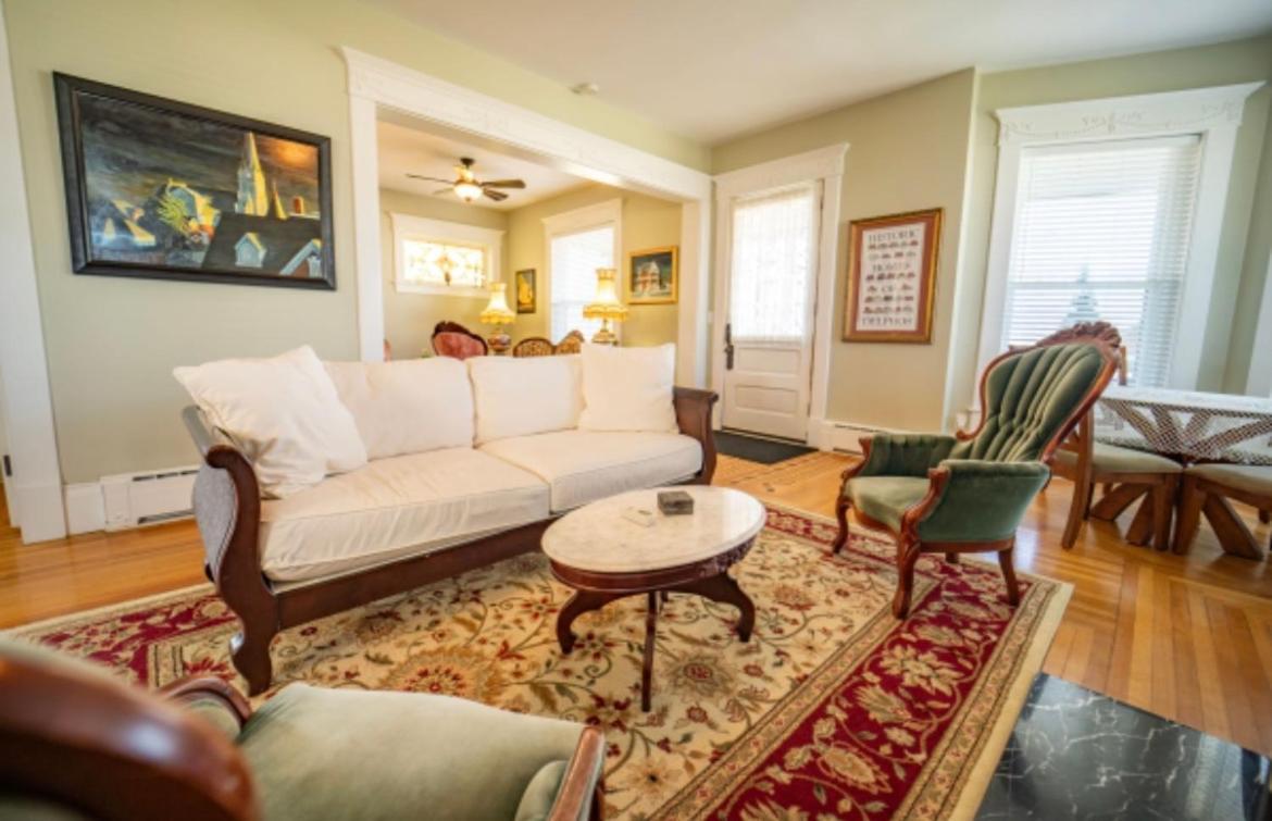 The Victorian Guesthouse Delphos Bagian luar foto